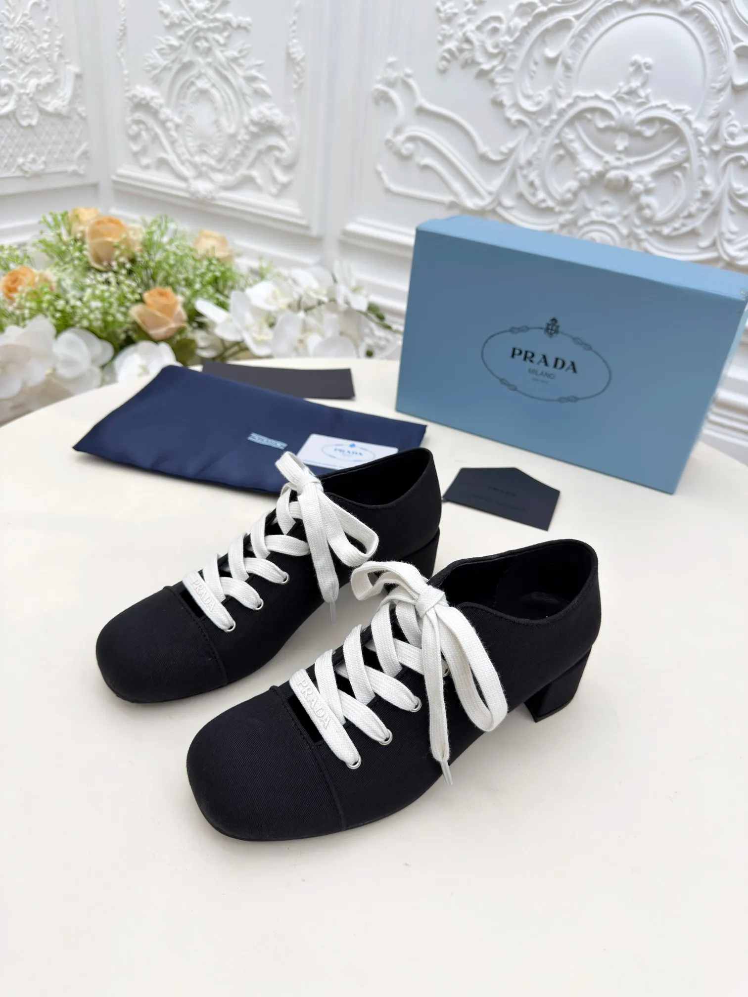 👟👟Ex-factory price 560👟👟 PRADA ²⁰²5𝐬𝐬Prada’s new spring and summer products, the strength of Mary Jane shoes is coming. Prada Glow limited-time store is a very shiny item 2025S super hot series hot product, major Internet celebrities Qiao Xin, Cheng Xiao, Liu Lingzi have the same round-toe triangle buckle (Mary Jane shoes)! Fashionable and versatile nice items, beauties from all walks of life have stood firm, exclusive new releases! Sisters who like to wear high heels but are afraid of getting tired, take a look, the square thick heels definitely make your steps light, your feet are 100% not tired, and you can get on your feet steadily and easily! 🥰The triangular logo has the same concave and convex feel as the original, and the square thick heel is matched with the original Italian leather outsole. Heel height 5.5cm Size: 35-40 (41 customized)